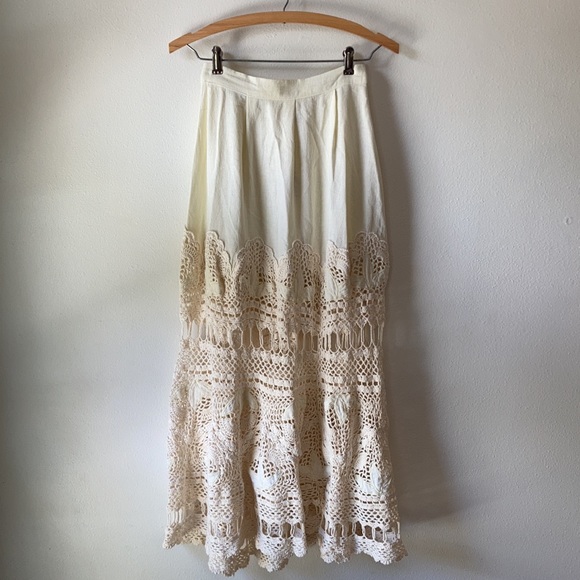 {SOLD} Chasing Unicorns✨ All Summer Long Linen and Crochet Skirt Sz Small - Picture 10 of 17